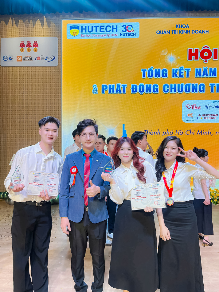 Sinh viên Khoa Quản trị kinh doanh mang nghiên cứu thực tiễn chinh phục Olympic Kinh tế lượng toàn quốc 23