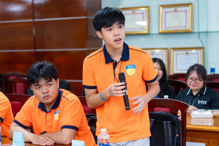 Tân sinh viên Khoa Hệ thống thông tin quản lý “mở khóa” hành trình đại học 54