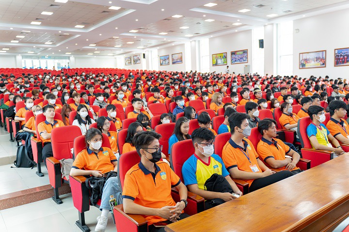 Tân sinh viên HUTECH học cách xây dựng thương hiệu cá nhân cùng chuyên gia 103