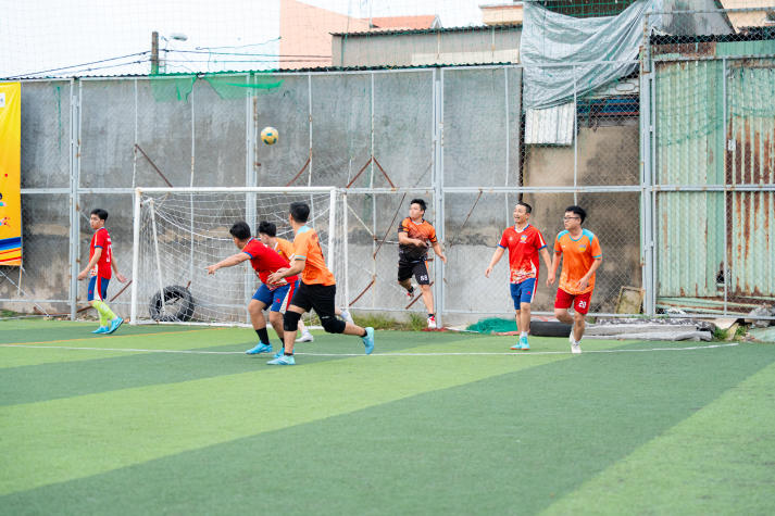 [Hội thao CB-GV-NV HUTECH 2025]: VPT-VPHĐT-P.NS-TT.KĐ-ĐBCL-B.TTr-TT.IT đăng quang ngôi vương Bóng đá nam 88