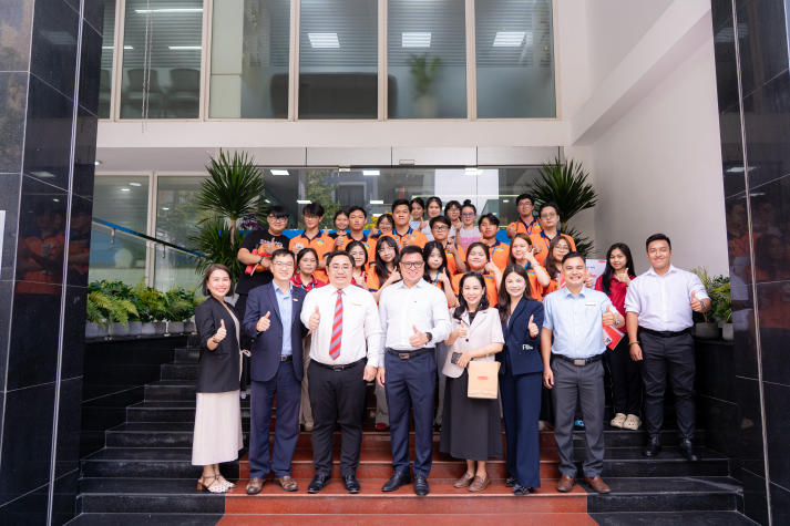 Sinh viên Khoa Luật “giải mã” môi trường nghề nghiệp tại Dai-ichi Life Việt Nam 91