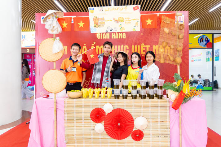 Ngày hội Sinh viên 5 tốt HUTECH năm học 2024 - 2025: Chạm vào hành trình “5 tốt” với không gian triển lãm rèn luyện toàn diện 150