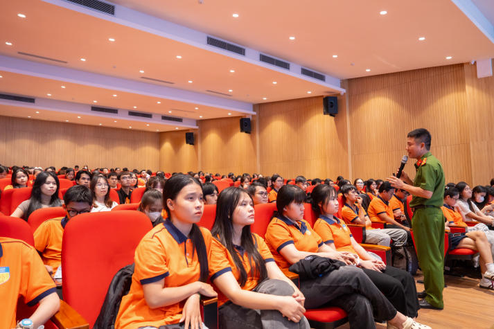 HUTECH đồng hành cùng Bộ Công an và Bộ GD&ĐT nâng cao nhận thức phòng chống tội phạm, tệ nạn ma túy cho sinh viên 77