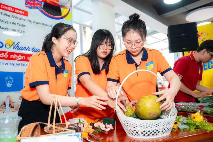 [Video] HUTECH Chào Xuân 2026: “Bật mood” Tết Việt giữa khuôn viên trường 124