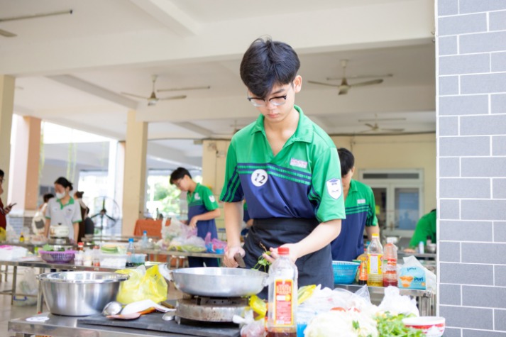 Viện Khoa học Ứng dụng HUTECH mang kiến thức dinh dưỡng đến với học sinh Trường THPT Dương Văn Thì 51