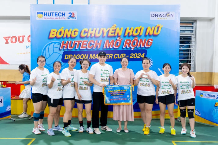 Đội chủ nhà giành ngôi vô địch Giải Bóng chuyền hơi nữ HUTECH mở rộng năm 2024 - Dragon Master Cup 292