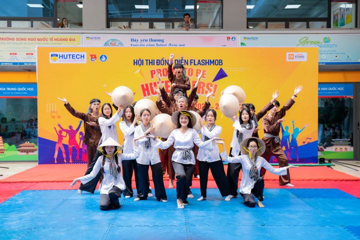 Sinh viên HUTECH “quẩy bung nóc” với hội thi nhảy Flashmob chào đón năm học mới 2023-2024 42