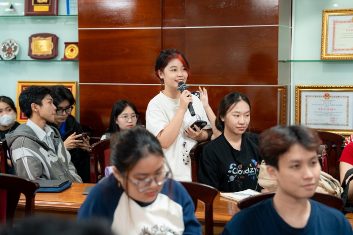 DOP phim “Mưa đỏ” giải mã công thức “làm hình ảnh cho phim kinh phí thấp” đến sinh viên Truyền thông - Điện ảnh 55