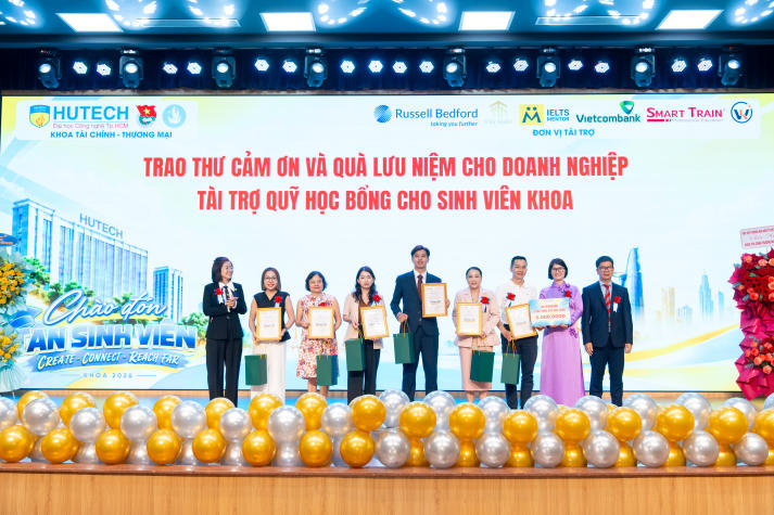 [Video] Tân sinh viên Khoa Tài chính - Thương mại khởi động hành trình đại học với tinh thần “Sáng tạo - Kết nối - Vươn xa” 53