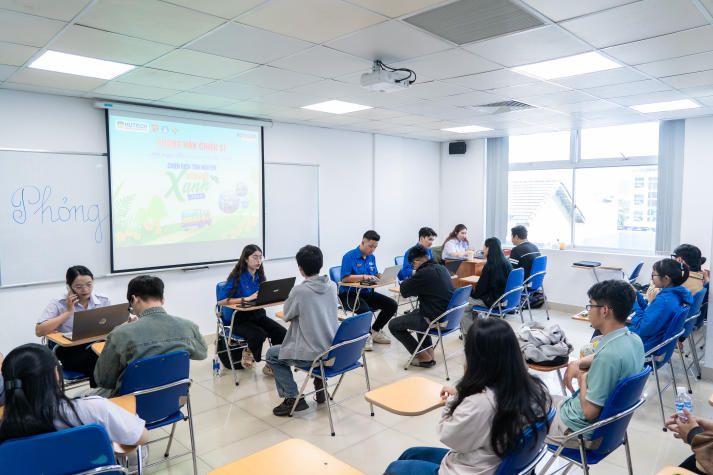 Hoàn tất phỏng vấn tuyển quân Mùa hè xanh HUTECH 2025, sẵn sàng cho ngày ra quân 80