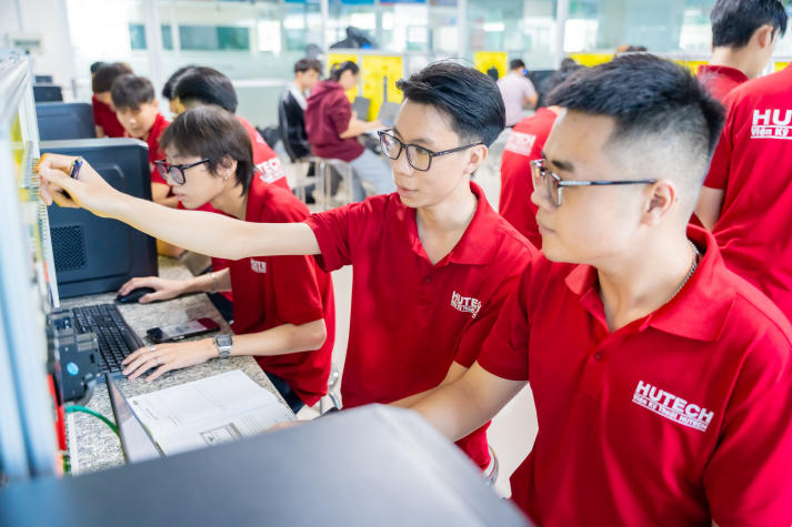 [Hướng nghiệp 2026] Vai trò của ngành Kỹ thuật điều khiển và tự động hóa trong dây chuyền sản xuất hiện đại 12