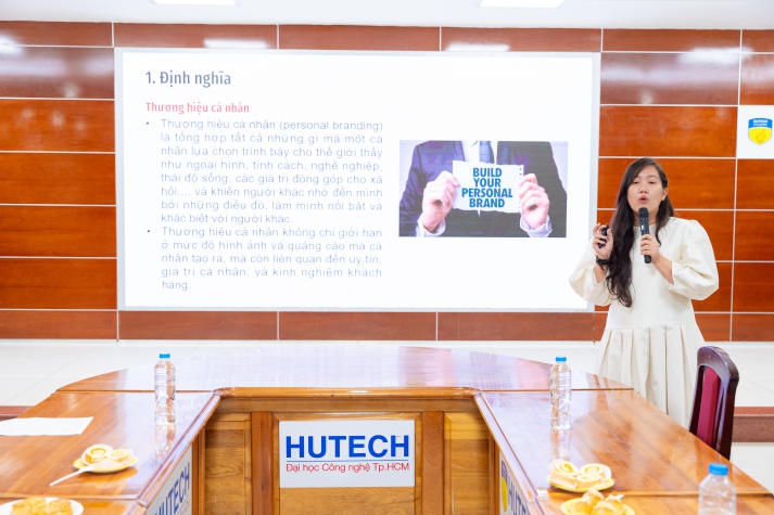 Giảng viên Khoa Khoa học Xã hội và Quan hệ Công chúng thảo luận đổi mới phương pháp giảng dạy, nâng cao chất lượng đào tạo 47