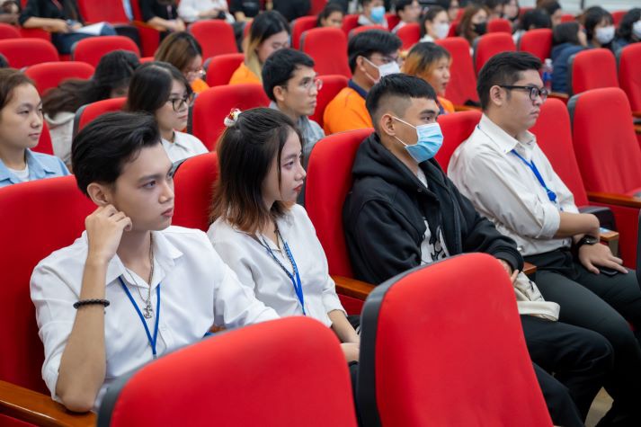 Sinh viên Tâm lý học HUTECH tổ chức talkshow tâm lý và báo cáo dự án chăm sóc sức khoẻ tinh thần “Sóng ấm lan toả” 70