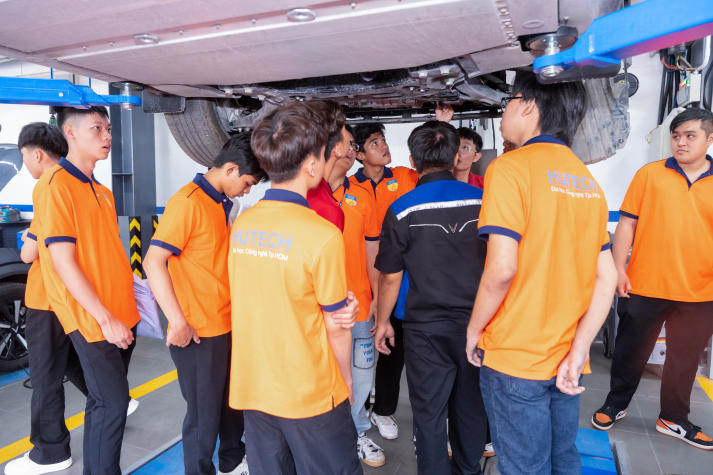 Tham quan thực tế VinFast, sinh viên Viện Kỹ thuật bước gần hơn đến công nghệ giao thông xanh 28