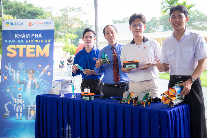 HUTECH mang trải nghiệm STEM đến Ngày hội Chuyển đổi số xã Tân Nhựt (TP.HCM) 20