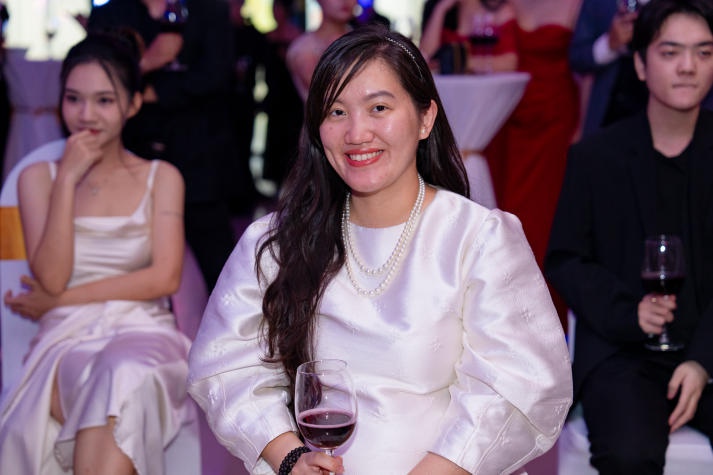 Sinh viên Quan hệ công chúng trình làng các video phóng sự và tỏa sáng tại Đêm tiệc "Dạ Huyền" 137