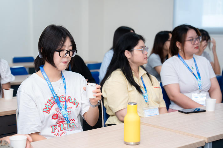 HUTECH-ers cùng bạn bè quốc tế khám phá nông sản Việt qua hương vị ca cao 73