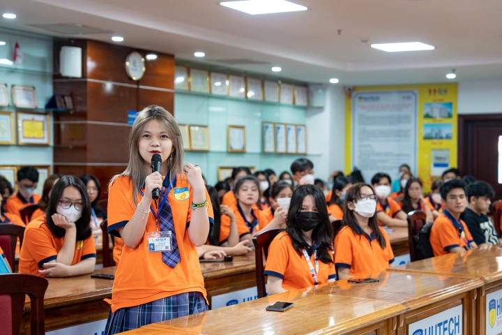 Gen Z HUTECH tìm hiểu “Chuyện đi học” 78