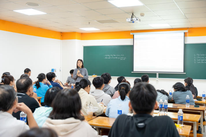 "Cha mẹ đồng hành cùng con" - HUTECH cùng Quỹ S-Seeds lan tỏa giá trị đồng hành từ gia đình 93