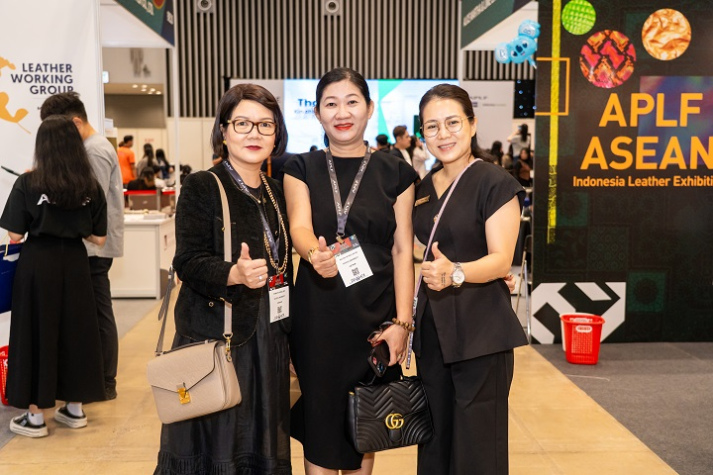 Sinh viên Thiết kế thời trang trình bày dự án tại chương trình The Next Leather Fashion Designers 53