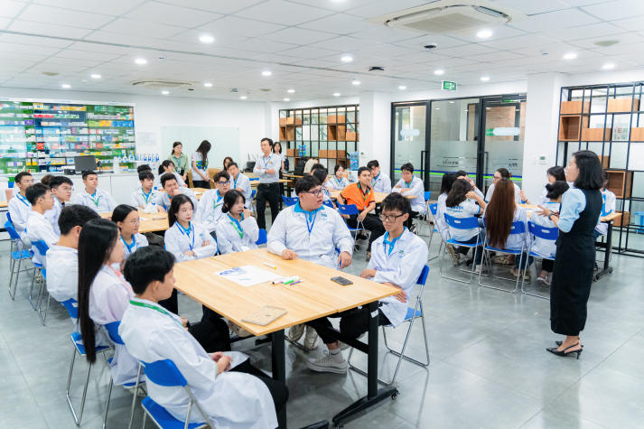 HUTECH PharmaCom Tour: Sinh viên Khoa Dược “chạm ngõ” hệ thống nhà thuốc hiện đại Pharmacity 31