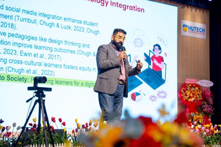 Chạm đến tri thức toàn cầu từ những diễn đàn học thuật không biên giới tại HUTECH 33