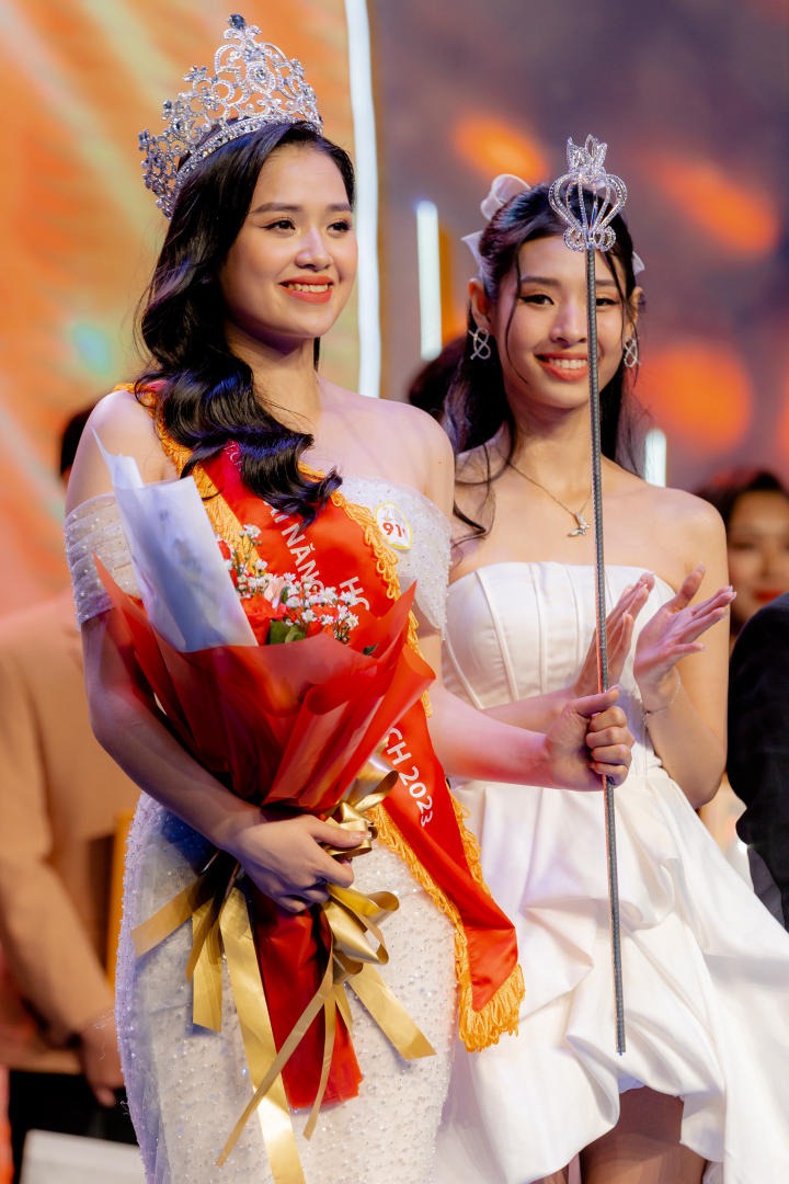 Nữ sinh Nguyễn Thị Tuyết Nhung đăng quang Hoa khôi Miss HUTECH 2023 265
