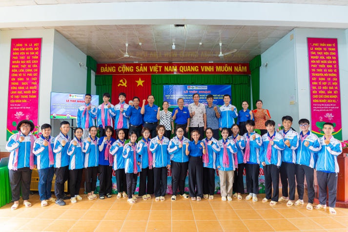 [Video] Trang trọng lễ đón quân và khởi công công trình Mùa hè xanh HUTECH 2024 tại tỉnh Đồng Tháp và Bến Tre 62