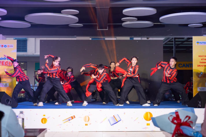 Vừa giành giải Nhất Liên hoan các nhóm nhảy, JEAGER HUTECH được “book show” ngay tại sân khấu 108