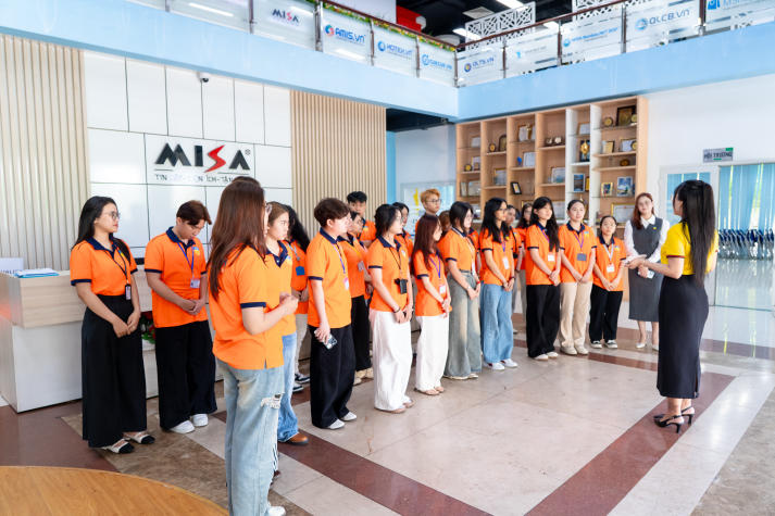 [HUTECH 31 năm] Viết tiếp hành trình đẹp bằng yêu thương và bản lĩnh 54