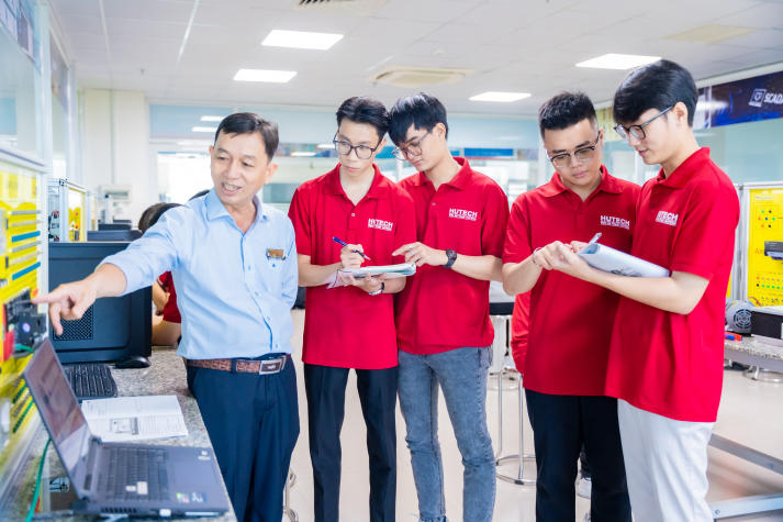 [Hướng nghiệp 2026] Vai trò của ngành Kỹ thuật điều khiển và tự động hóa trong dây chuyền sản xuất hiện đại 27