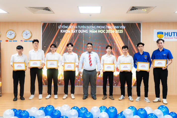 Dấu ấn một năm nỗ lực: Khoa Xây dựng tổng kết phong trào sinh viên và trao giải X-AWARD 2025 52