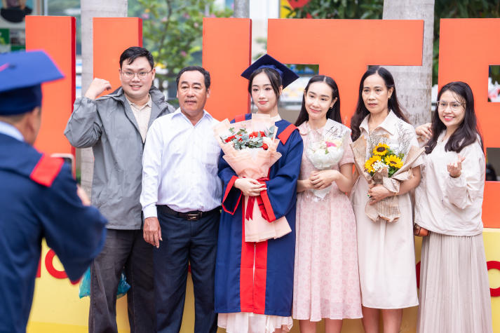 Các tân khoa HUTECH và hành trình học tập không ngừng nghỉ 12