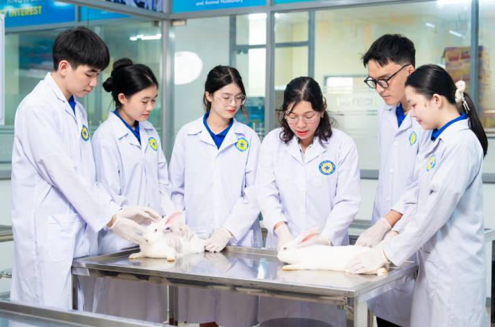 [Hướng nghiệp 2026] [Video] Ngành Thú y HUTECH đón đầu xu hướng chăm sóc sức khỏe động vật trong xã hội hiện đại 14