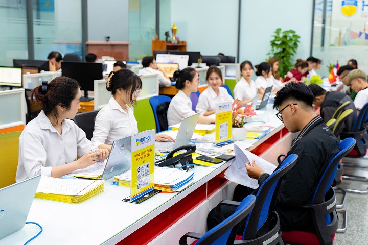 Để trúng tuyển có điều kiện thành trúng tuyển chính thức và nhận học bổng “xịn” từ HUTECH, thí sinh cần làm gì? 46