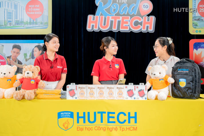 [HUTECH TIKTOK LIVE 2025] Hé lộ môi trường đào tạo quốc tế đầy sức hút dành cho Gen Z 30