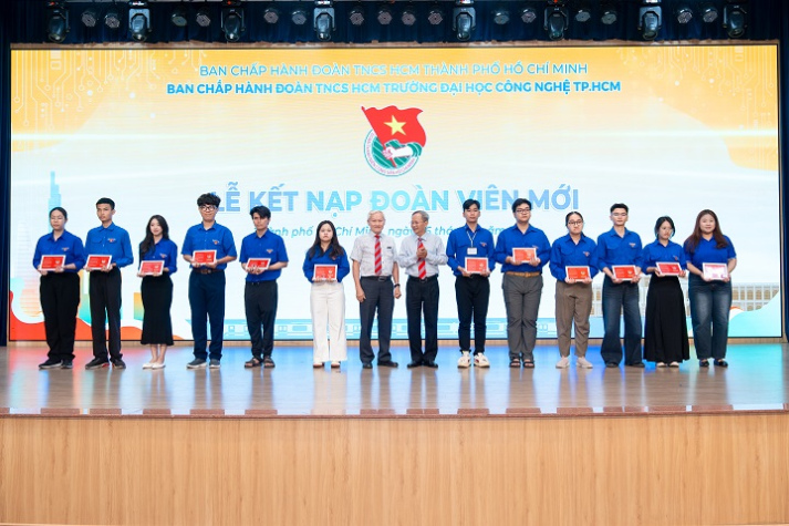 HUTECH kết nạp 54 Đoàn viên ưu tú nhân đợt kỷ niệm 95 năm ngày thành lập Đoàn TNCS Hồ Chí Minh (26/3/1931 - 26/3/2026) 59