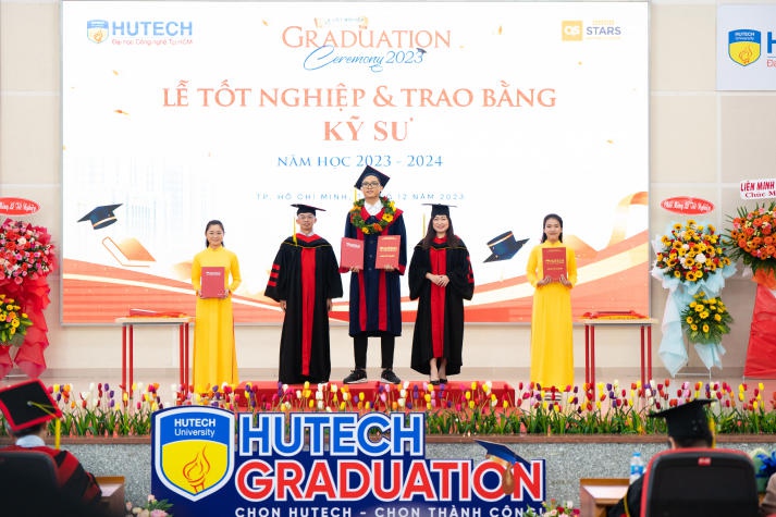 Nhiều cung bậc cảm xúc đáng nhớ tại những ngày cuối của Lễ Trao bằng tốt nghiệp tháng 12/2023 100