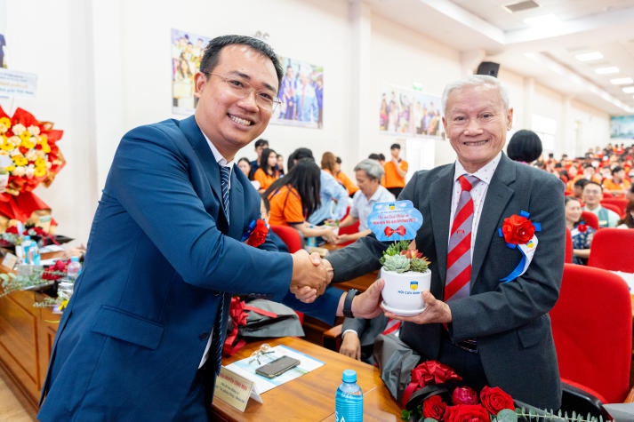 HUTECH Alumni Awards - Giải thưởng vinh danh cựu sinh viên tiêu biểu đang tìm kiếm “gương mặt vàng” 41