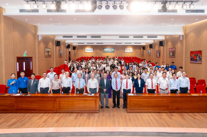 HUTECH tổng kết công tác xây dựng Đảng năm 2025 và triển khai nhiệm vụ năm 2026 127