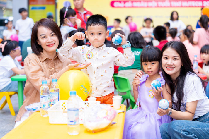 [Video] Ngày hội tuổi thơ HUTECH: Hành trình sắc màu cho những thiên thần nhỏ 65