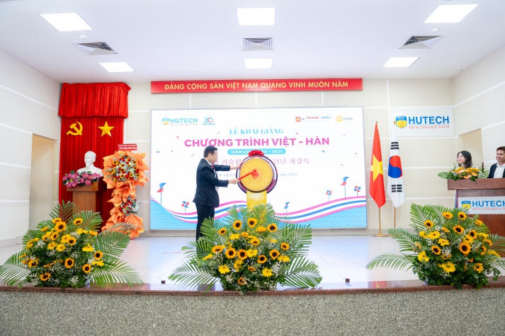 [Video] Doanh nghiệp Hàn khích lệ và mang đến nhiều cơ hội phát triển cho sinh viên VKIT tại Lễ khai giảng 44