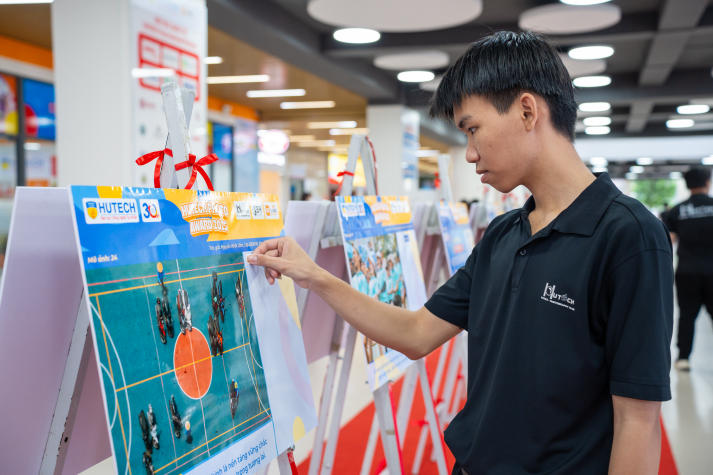 Chung kết HUTECH Photo Awards 2025: Không gian ảnh đặc biệt chào tuổi 30 rực rỡ của HUTECH 44