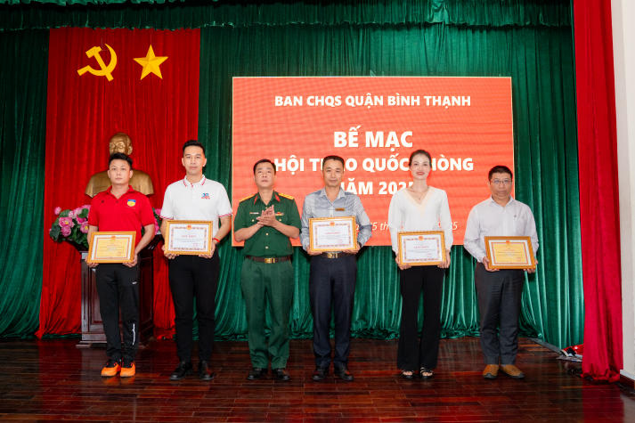 HUTECH dẫn đầu Hội thao Quốc phòng Quận Bình Thạnh 2025 với nhiều thành tích ấn tượng 134