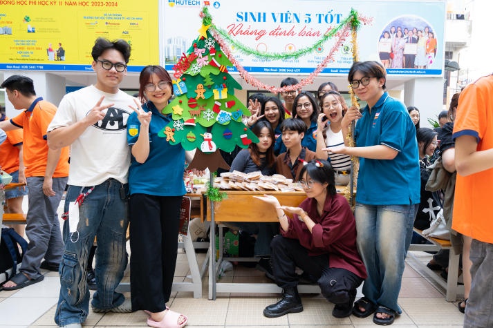 Sinh viên HUTECH rộn ràng chào đón Giáng sinh tại Lễ hội văn hoá “Christmas Spirit” 33