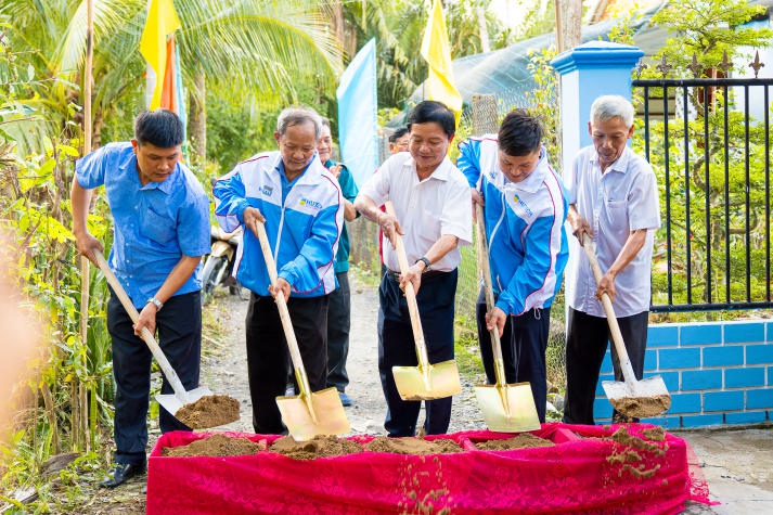 [Video] Trang trọng lễ đón quân và khởi công công trình Mùa hè xanh HUTECH 2024 tại tỉnh Đồng Tháp và Bến Tre 90