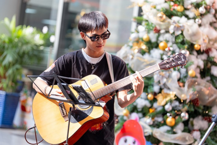 Đón Giáng sinh tràn ngập yêu thương với những giai điệu từ chương trình văn nghệ sân trường 24