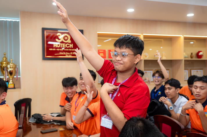 SÔI NỔI CHƯƠNG TRÌNH "UNIVERS TOUR" CÙNG NHỰA TIỀN PHONG 117