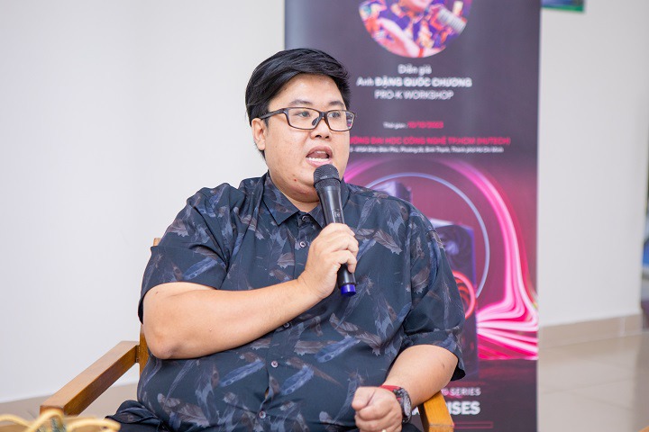 Tân sinh viên Khoa Truyền thông & Thiết kế được chuyên gia tư vấn thiết bị học tập và trải nghiệm công nghệ 48