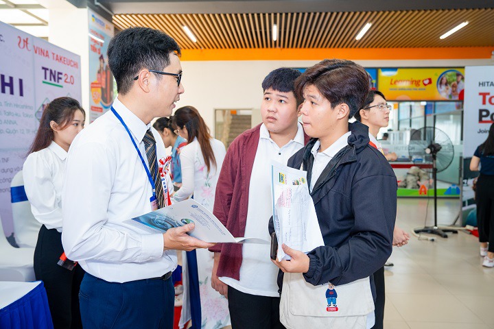 [Video] JAPAN JOB FAIR 2023 mang đến hơn 2.500 đầu việc cho sinh viên HUTECH 63